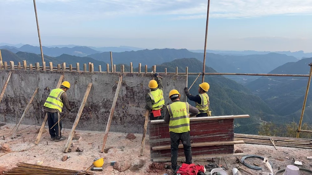 筑路修橋后，群山闊然時(shí) ——劍閣縣下寺至利州區(qū)月壩公路項(xiàng)目（三個(gè)石至硝洞埡段）高質(zhì)量建設(shè)側(cè)記